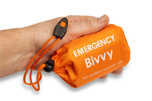 Nödsovsäck med visselpipa