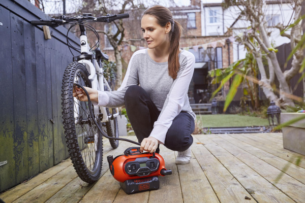 Multikompressor Black & Decker 